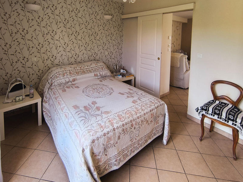 Maison - 250 m² - 11 pièces