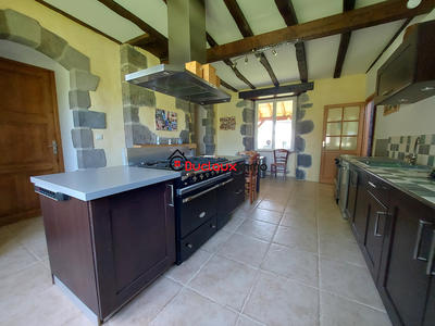 Maison - 204 m² - 9 pièces