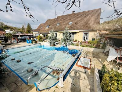 Maison - 238 m² - 9 pièces