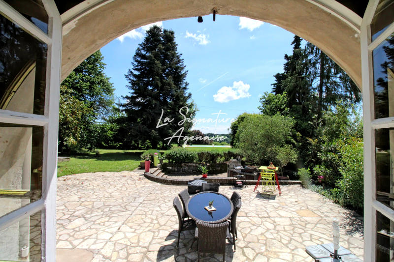 Maison - 275 m² - 8 pièces