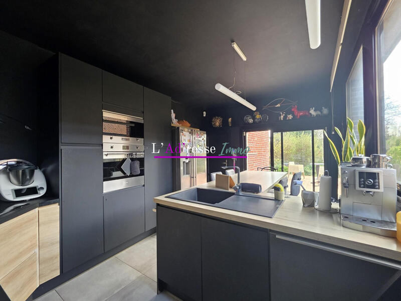 Maison - 236 m² - 10 pièces