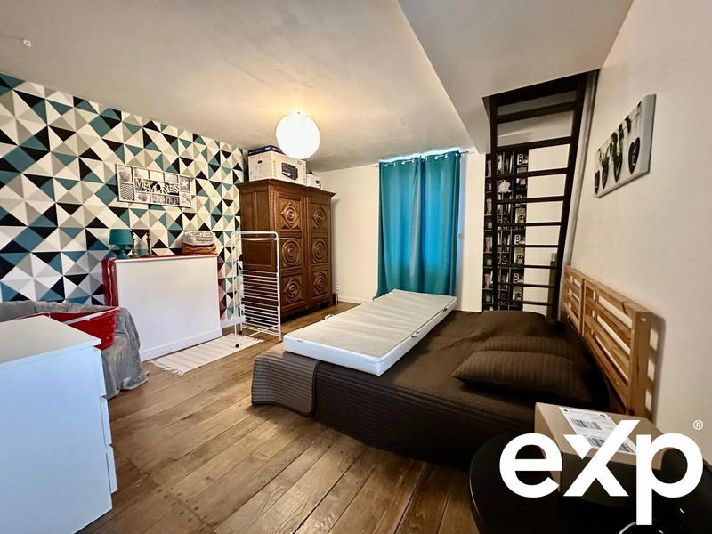 Maison traditionnelle - 219 m² - 9 pièces