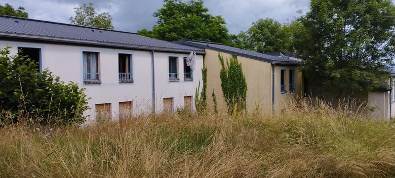 Maison - 1 500 m² - 40 pièces