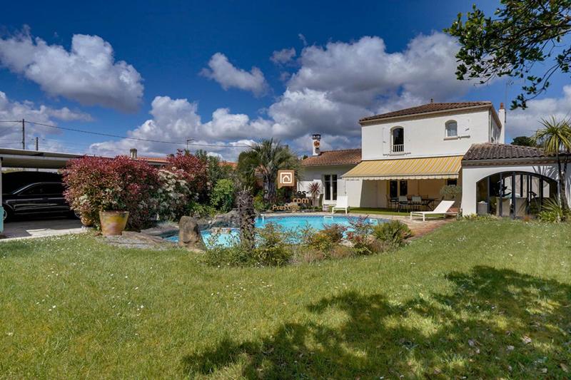 Maison - 181 m² - 8 pièces