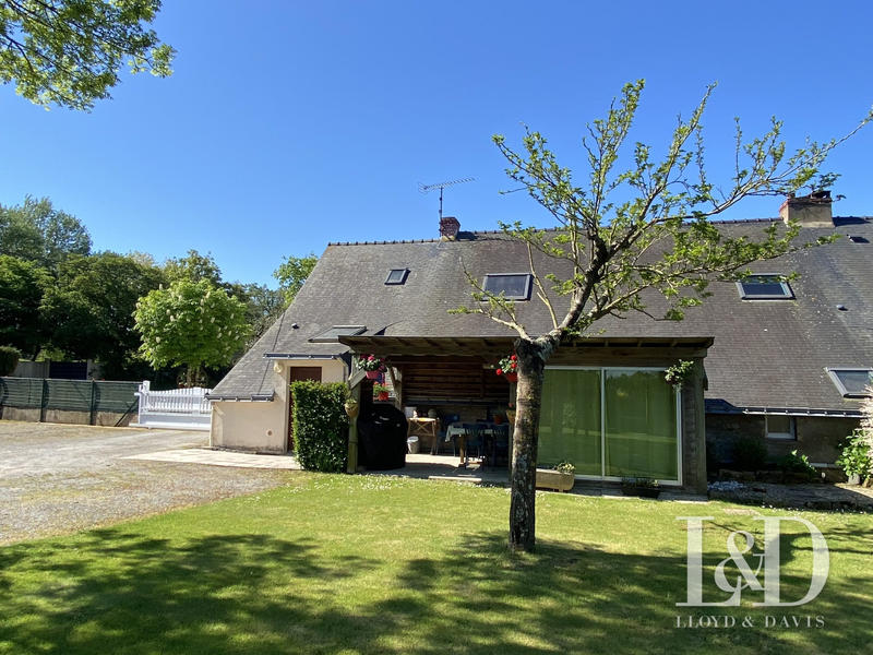 Maison traditionnelle - 160 m² - 8 pièces