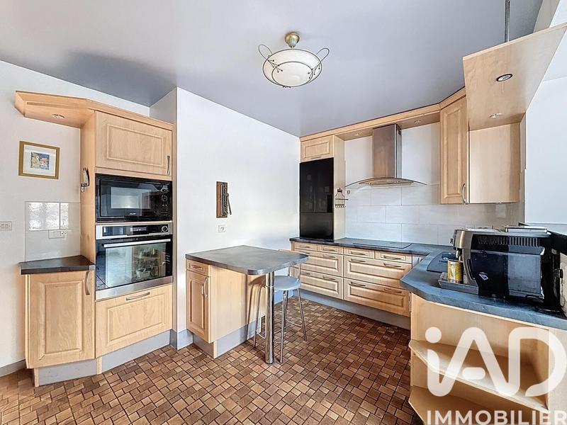 Maison - 215 m² - 10 pièces