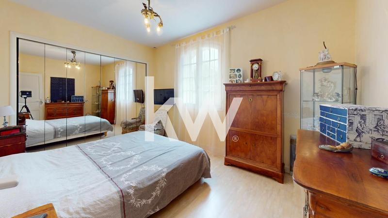 Maison - 214 m² - 9 pièces