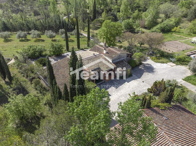 Mas - 256 m² - 10 pièces