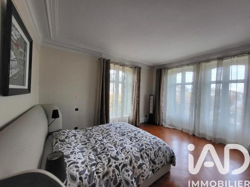 Maison - 240 m² - 9 pièces