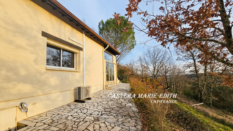 Maison - 280 m² - 9 pièces