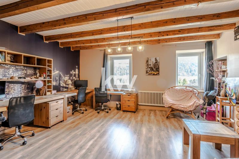 Maison de village - 357 m² - 10 pièces