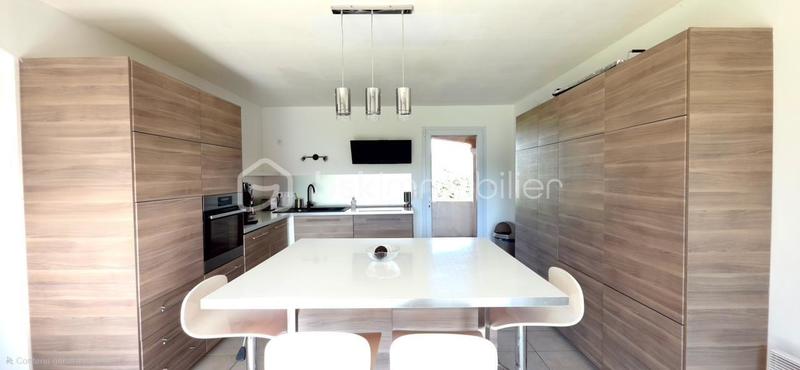 Maison - 192 m² - 9 pièces