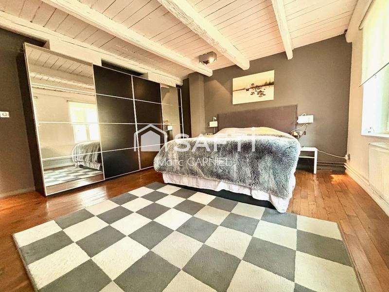 Maison - 335 m² - 11 pièces