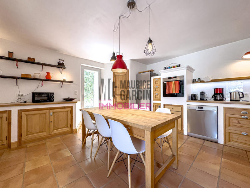 Maison - 227 m² - 8 pièces