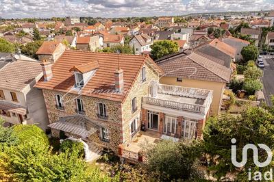 Maison - 223 m² - 10 pièces