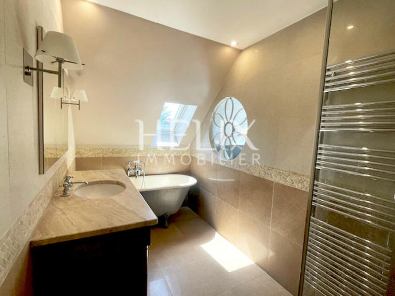 Maison - 160 m² - 8 pièces