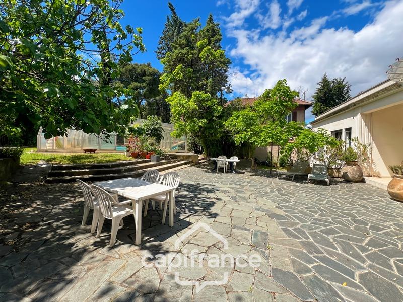 Maison de maîtres - 305 m² - 12 pièces