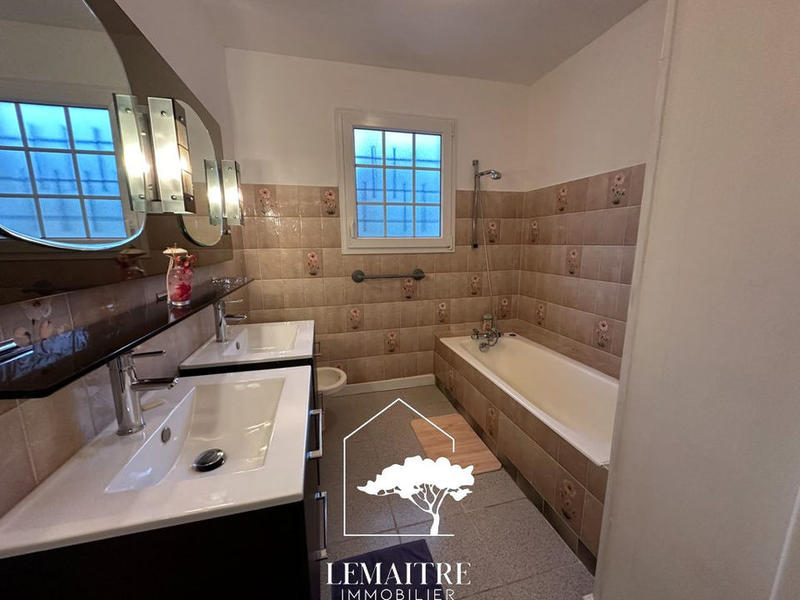 Maison - 135 m² - 6 pièces