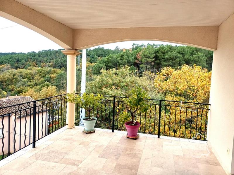 Propriété - 249 m² - 9 pièces