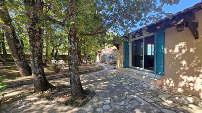 Maison - 202 m² - 6 pièces