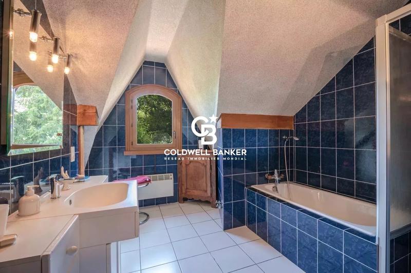 Propriété - 366 m² - 10 pièces