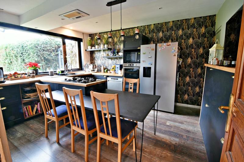 Maison - 240 m² - 7 pièces