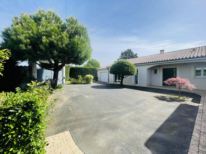 Maison - 207 m² - 8 pièces
