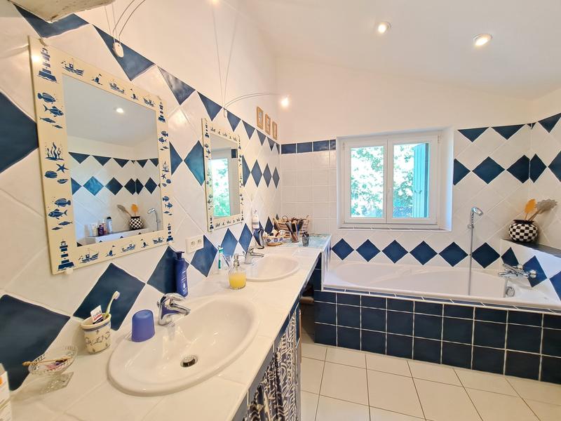 Maison - 185 m² - 7 pièces