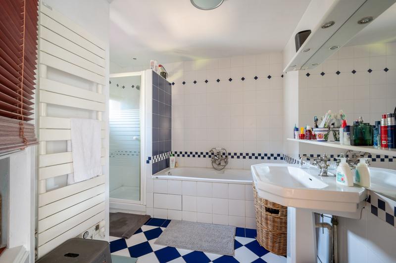 Maison - 300 m² - 9 pièces