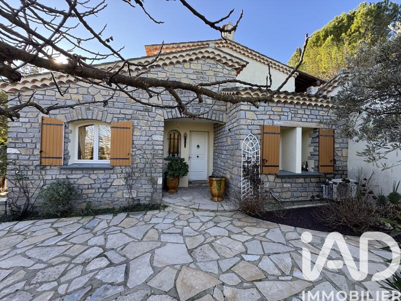 Maison - 197 m² - 7 pièces