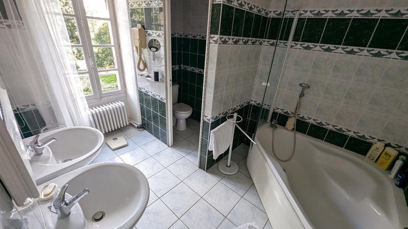 Maison - 340 m² - 13 pièces