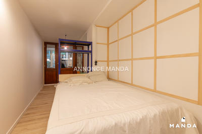 Chambre - 14 m² - 12 pièces