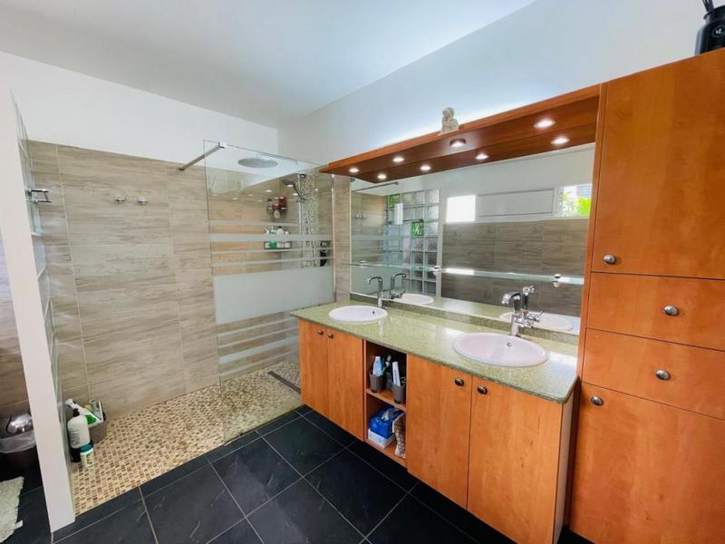 Villa - 254 m² - 6 pièces