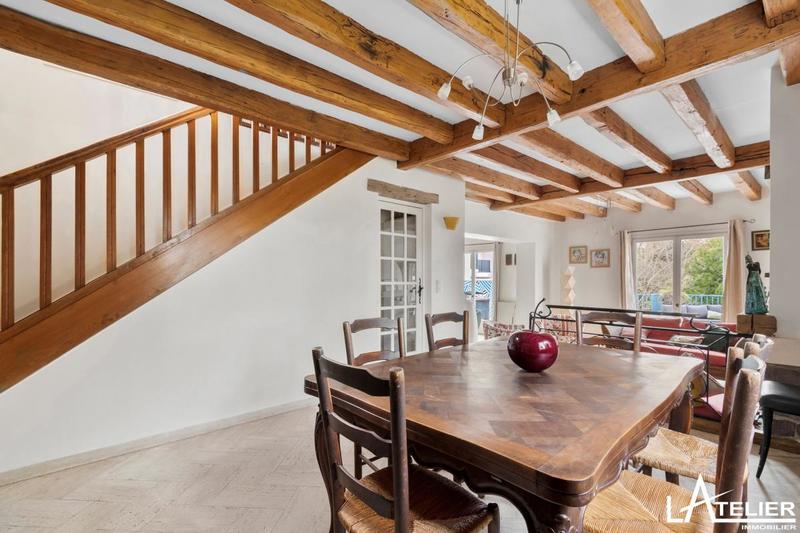 Maison - 215 m² - 8 pièces