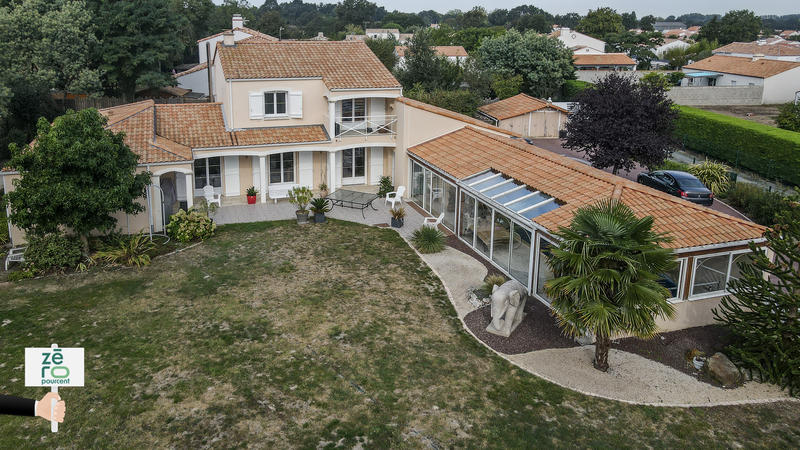 Maison - 233 m² - 7 pièces