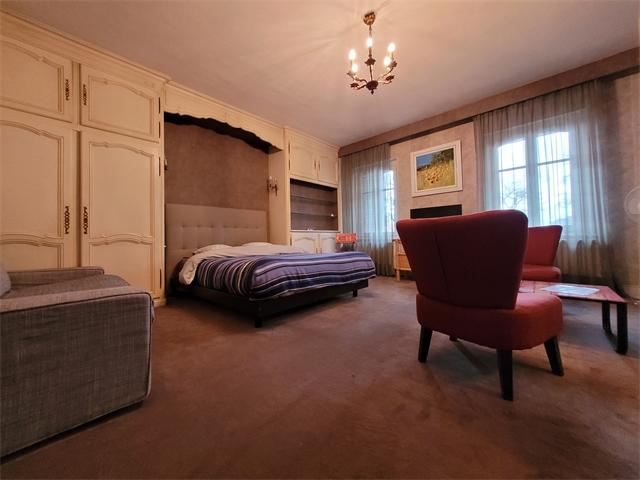 Maison - 385 m² - 9 pièces