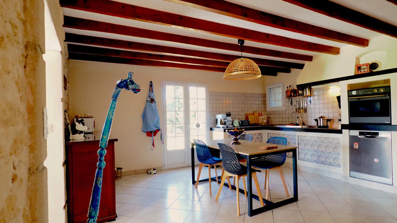 Maison - 236 m² - 7 pièces