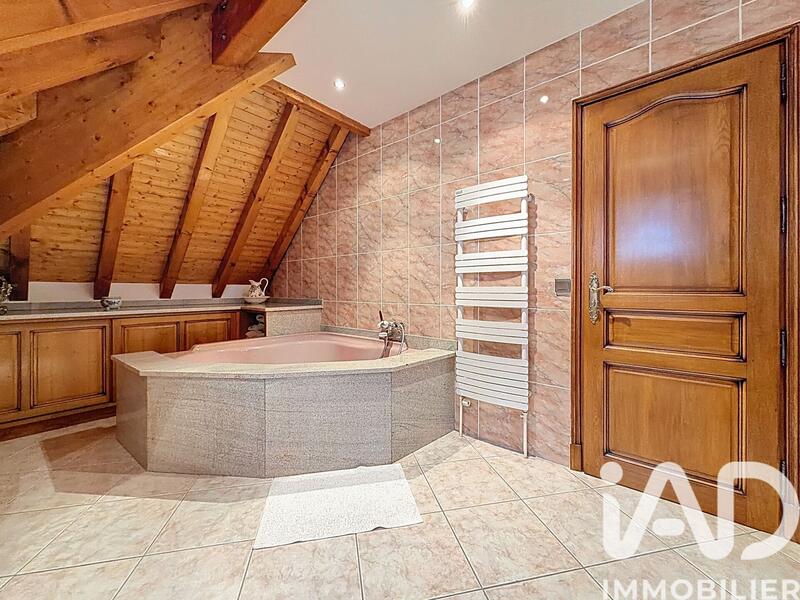 Maison - 290 m² - 8 pièces