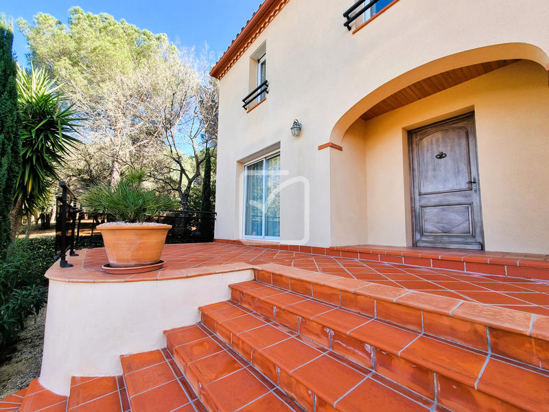 Propriété - 217 m² - 6 pièces