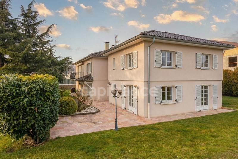 Maison - 230 m² - 6 pièces