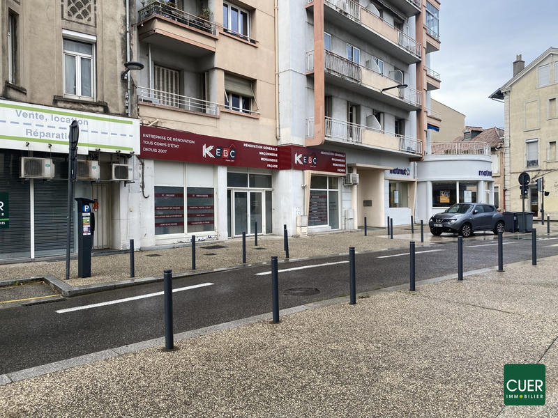 Local commercial - 110 m² - 3 pièces