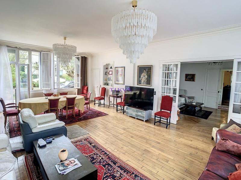 Maison - 530 m² - 12 pièces