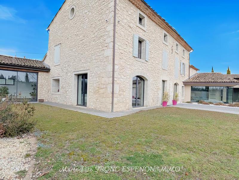 Mas - 471 m² - 15 pièces