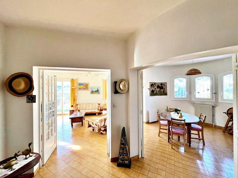 Maison - 273 m² - 9 pièces