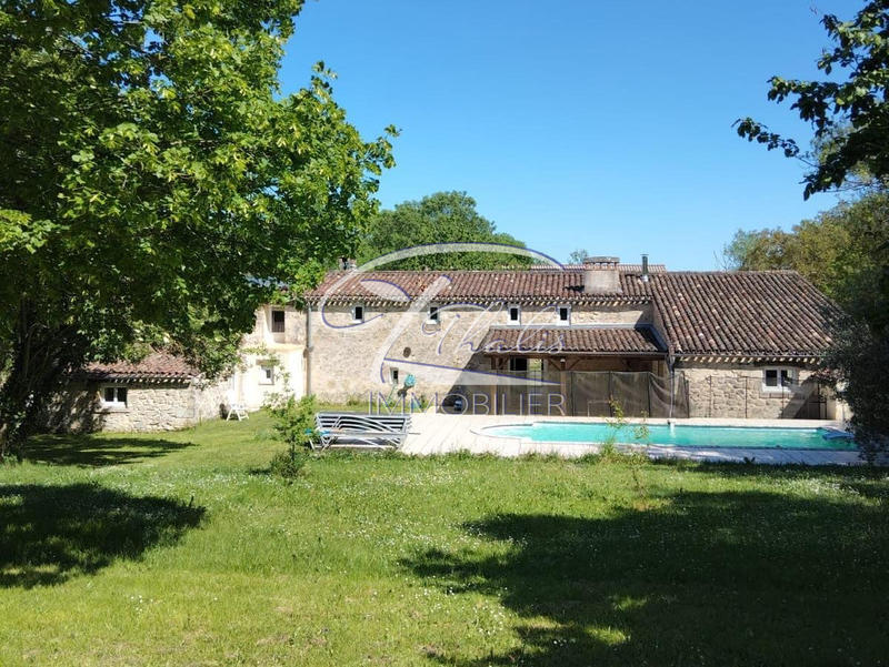 Maison ancienne - 294 m² - 10 pièces