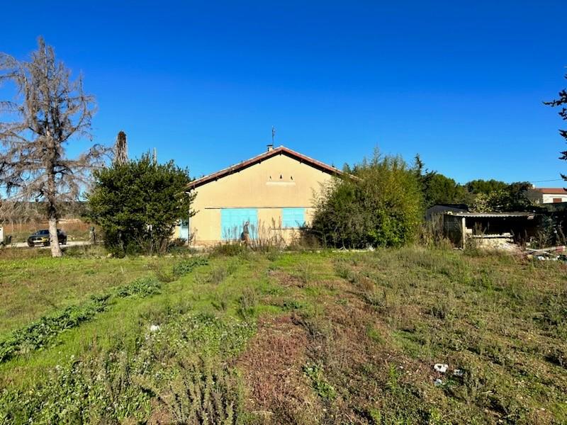 Terrain constructible - 683 m²