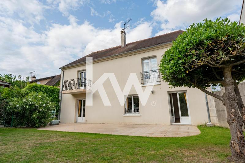 Maison - 250 m² - 8 pièces