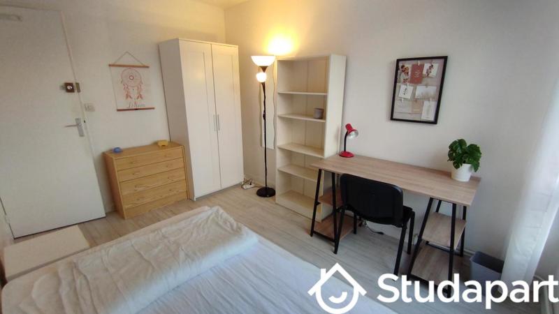 Chambre - 11 m² - 1 pièce