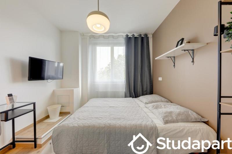 Chambre - 11 m² - 1 pièce