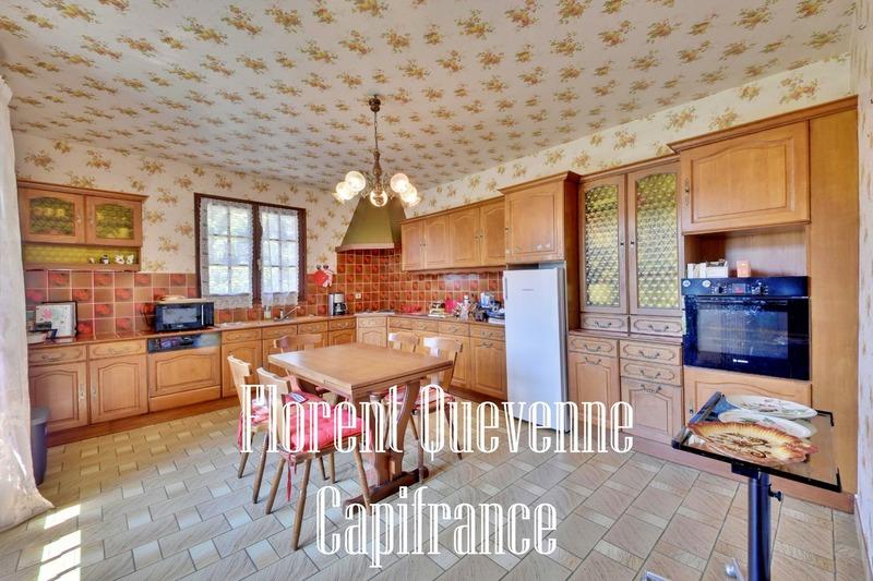 Maison - 228 m² - 8 pièces